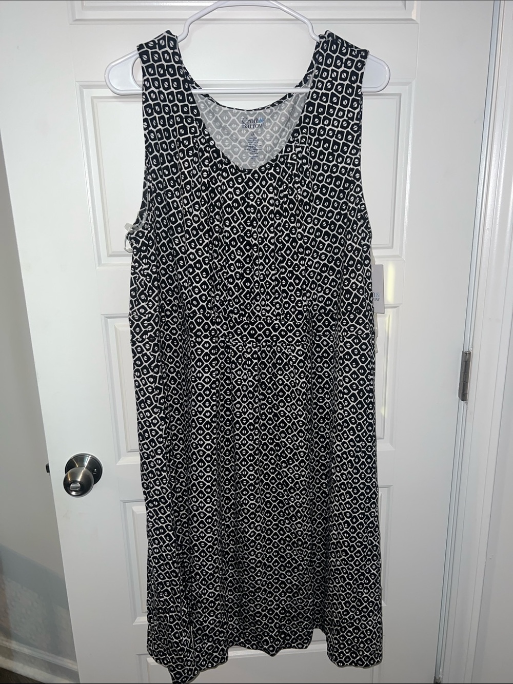 Sleeveless Black & White Geometric Midi Dress